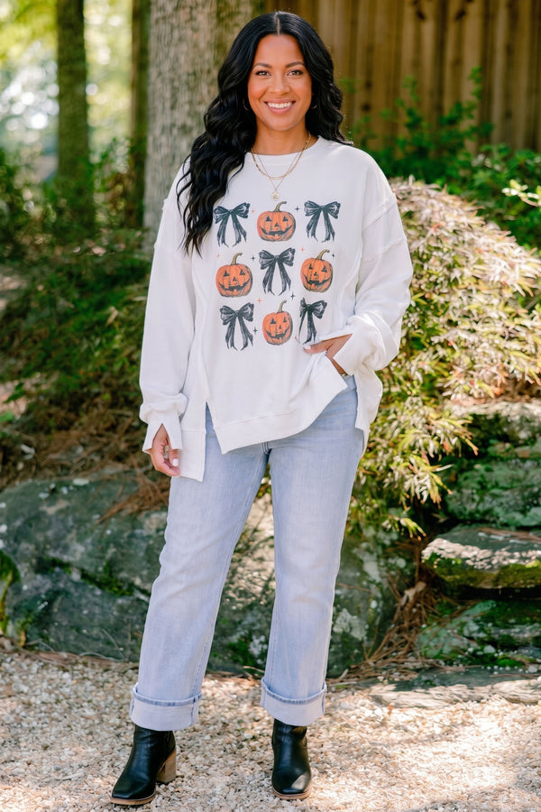 Chic Soul plus size clothing, ivory long sleeve crewneck with orange pumpkins and black bows in a square graphic 