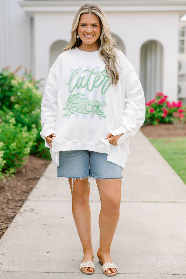 ivory crew neck sweatshirt with gator graphic