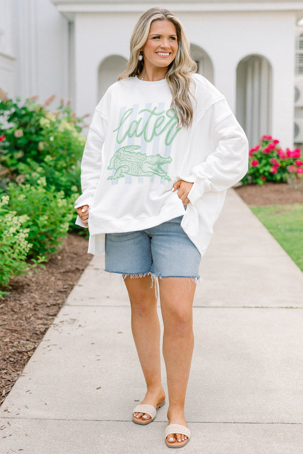 ivory crew neck sweatshirt with gator graphic