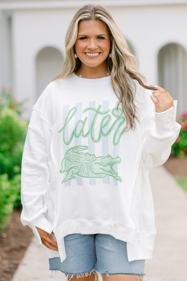 ivory crew neck sweatshirt with gator graphic