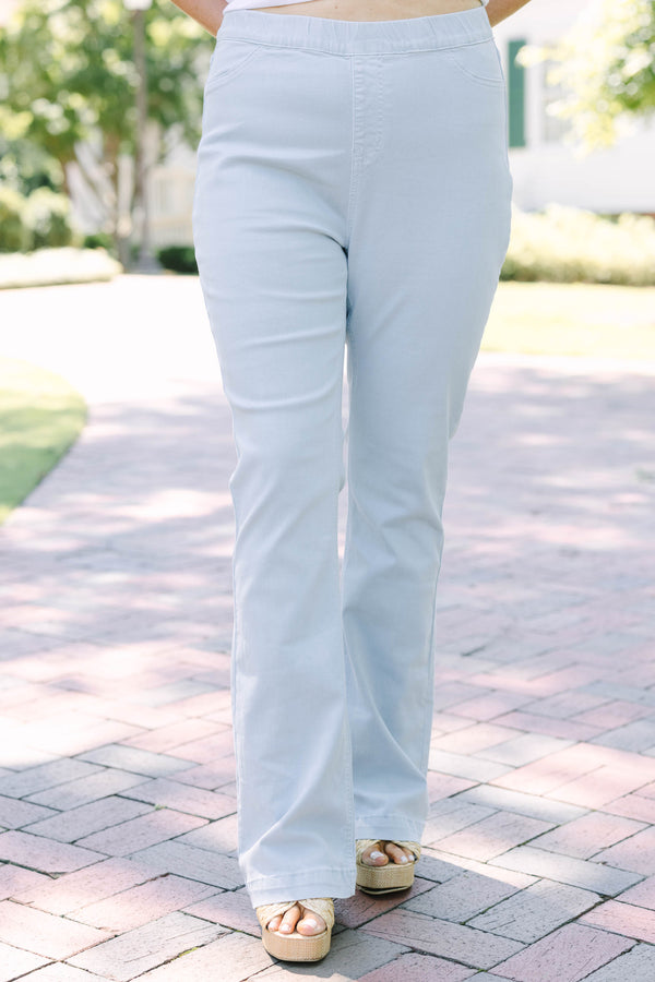 Plus Size light blue pull-on jeggings with a straight leg fit and elastic waistband.