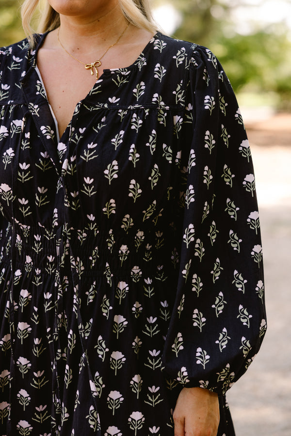 Chic Soul plus size clothing, black long sleeve tiered flowy maxi dress with light pink floral print and white scallops on the tiers 