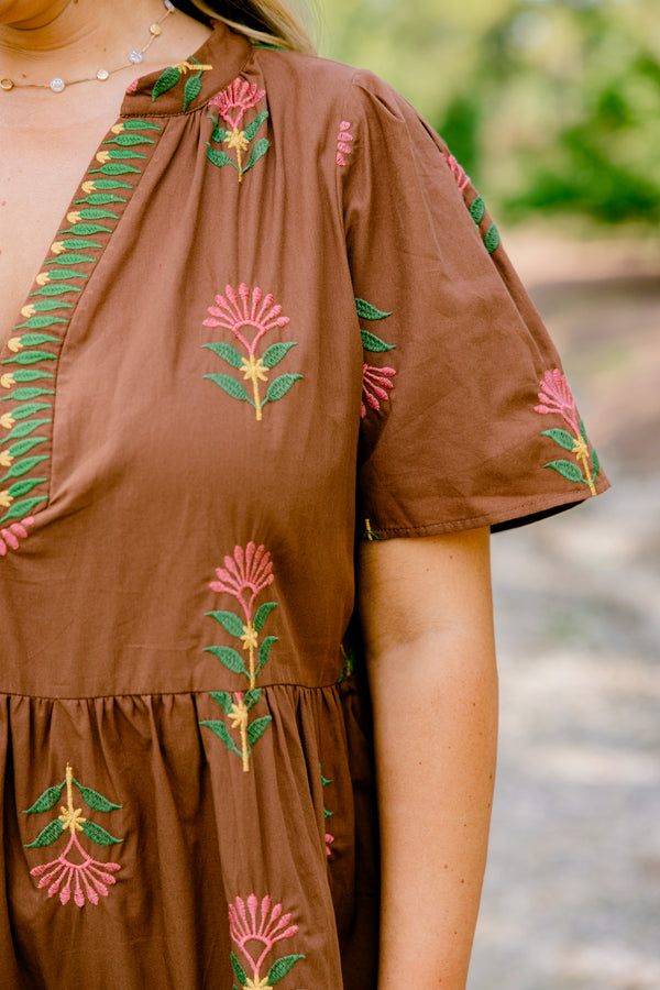 Chic Soul plus size clothing, brown short sleeve tiered flowy maxi dress with pink floral print 