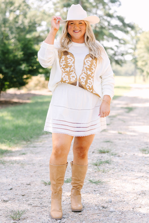 Plus Size white viscose-linen skort with eyelet lace tiers and a scalloped hem.