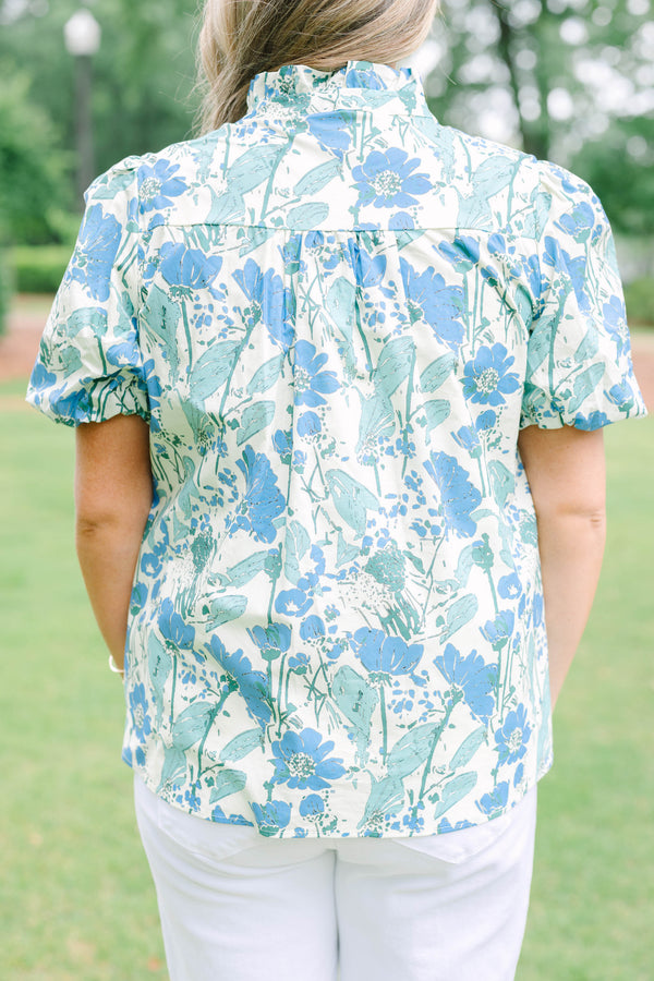 Plus Size blue and white floral cotton top with V-neckline and elastic bubble sleeves.