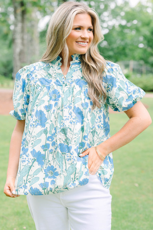 Plus Size blue and white floral cotton top with V-neckline and elastic bubble sleeves.