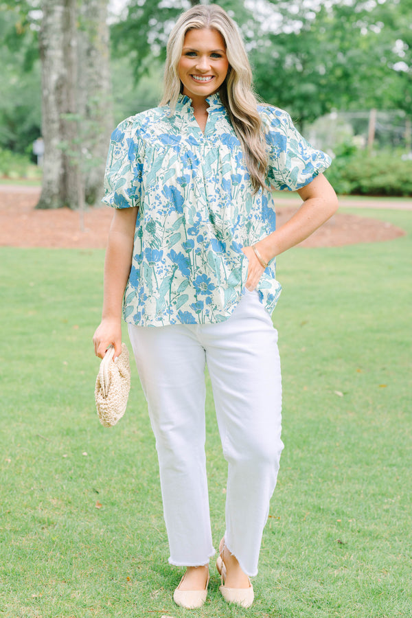 Plus Size blue and white floral cotton top with V-neckline and elastic bubble sleeves.