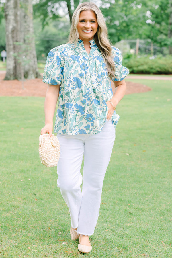 Plus Size blue and white floral cotton top with V-neckline and elastic bubble sleeves.