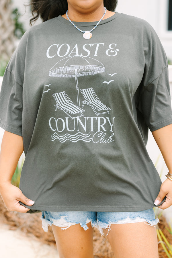 Chic Soul plus size clothing, dark grey short sleeve boyfriend tee with “Coast and Country club” text and beach chair scene graphic

