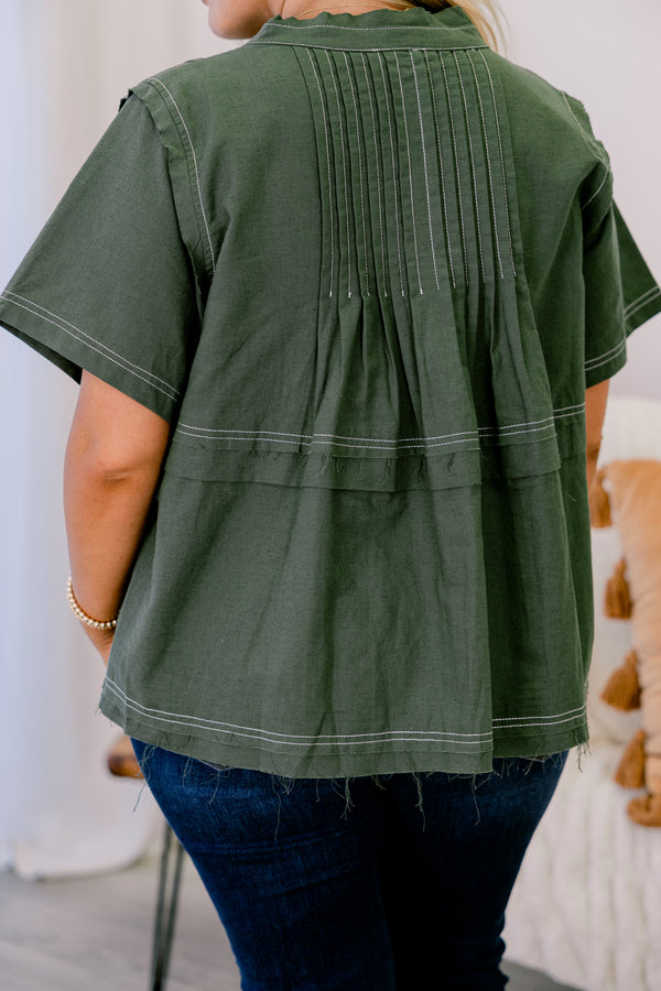 Chic Soul plus size clothing, forest green short sleeve v-nect top with small collar and cream color stitch detailing on the seams on the neckline, sleeves, and hem