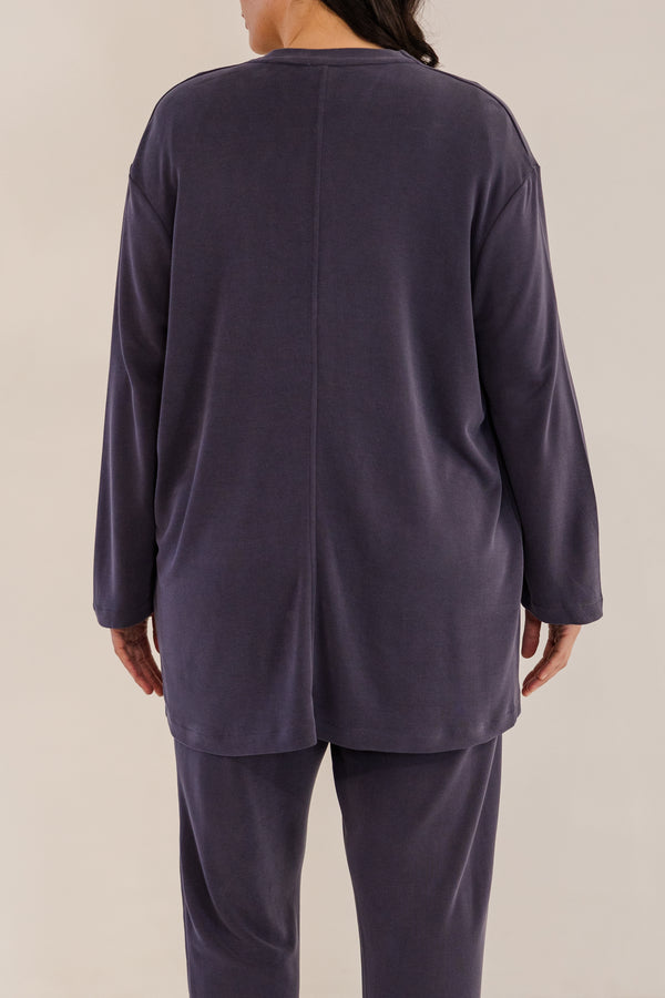 Chic Soul plus size clothing, ink navy long sleeve minimal flowy cardigan with side pockets in the front