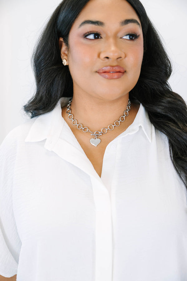 Plus Size silver chain necklace featuring a hammered heart pendant and a toggle clasp.