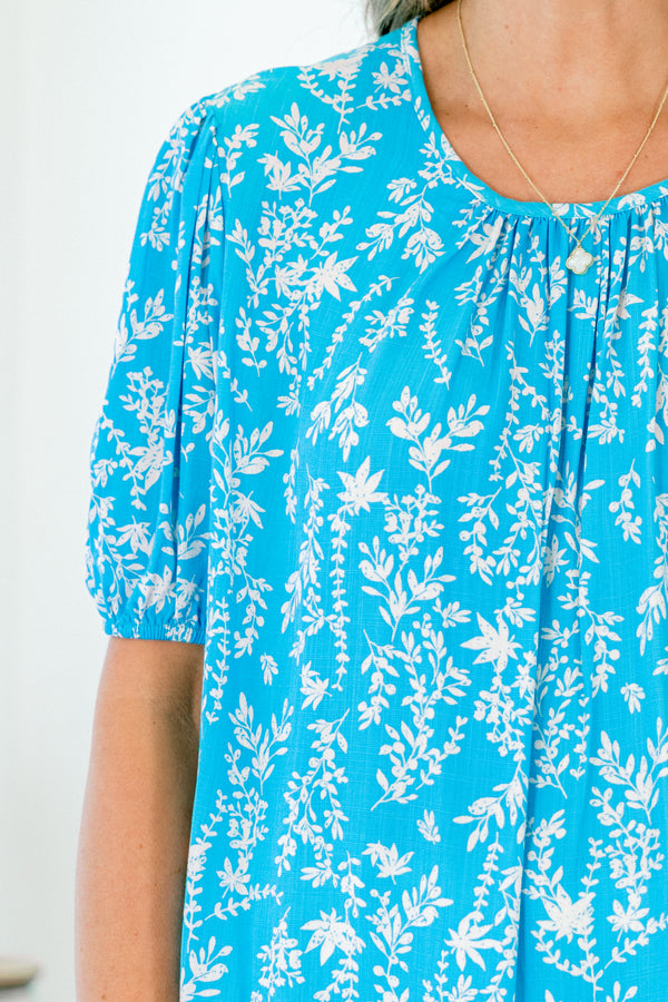 Chic Soul plus size clothing, short sleeve aqua top with white floral pattern and smocked scoop-neckline