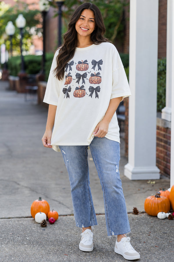 Chic Soul plus size clothing, ivory short sleeve boyfriend tee with leopard printed pumpkins with black bows graphic design