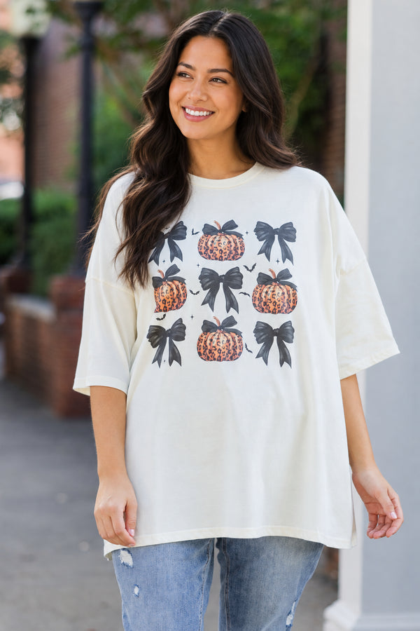 Chic Soul plus size clothing, ivory short sleeve boyfriend tee with leopard printed pumpkins with black bows graphic design