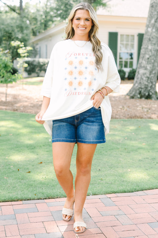 Plus Size ivory oversized boyfriend tee with a sun and star graphic and Forever Daydream text.