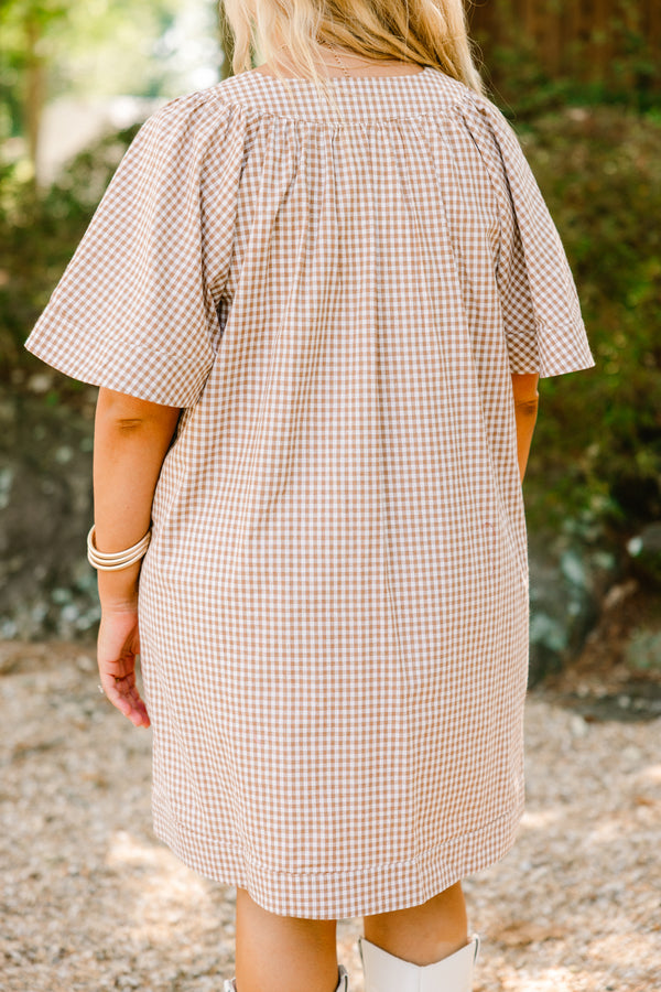 Chic Soul plus size clothing, brown gingham short sleeve dress with a slight v-neckline 