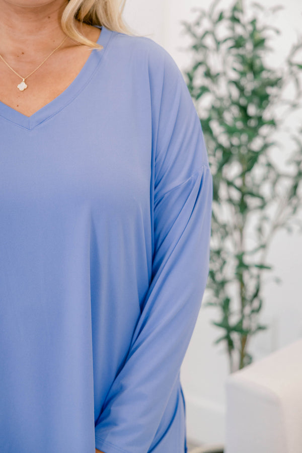 Chic Soul plus size clothing, cornflower blue long sleeve v-neckline top with side slits and cornflower blue leggings matching 