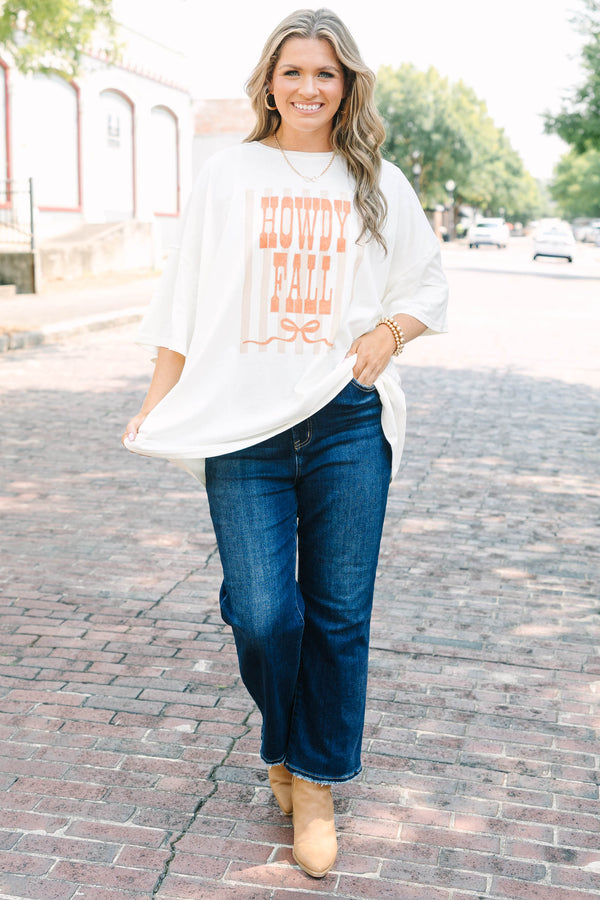 Plus Size ivory boyfriend tee with orange Howdy Fall graphic and blue denim jeans.