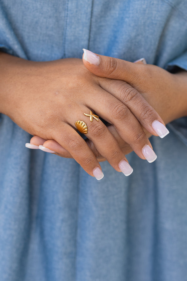 Chic Soul plus size clothing, gold open ring that has a seashell on one side and a starfish on the other side 