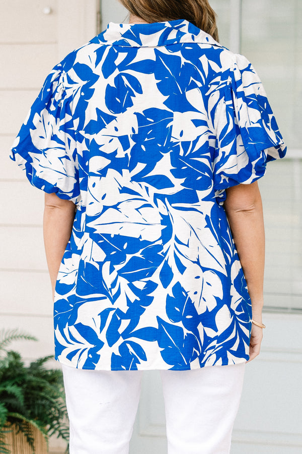 Chic Soul plus size clothing, short sleeve white top with tropical blue print with v neckline with collar detail