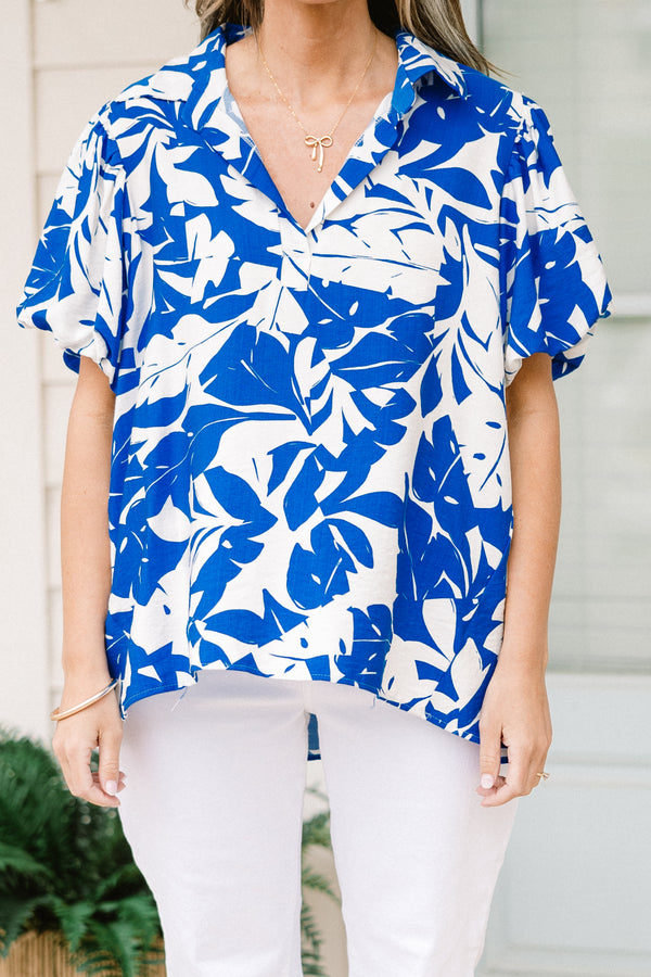 Chic Soul plus size clothing, short sleeve white top with tropical blue print with v neckline with collar detail