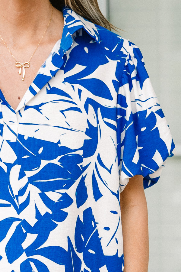 Chic Soul plus size clothing, short sleeve white top with tropical blue print with v neckline with collar detail