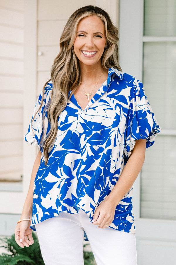 Chic Soul plus size clothing, short sleeve white top with tropical blue print with v neckline with collar detail