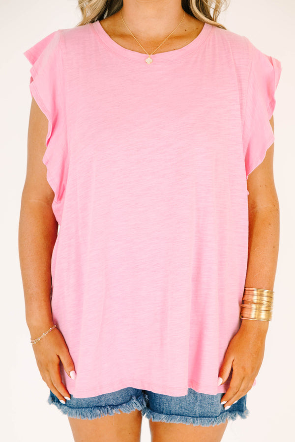 Plus Size light pink sleeveless top with ruffle shoulder details and blue denim frayed shorts.