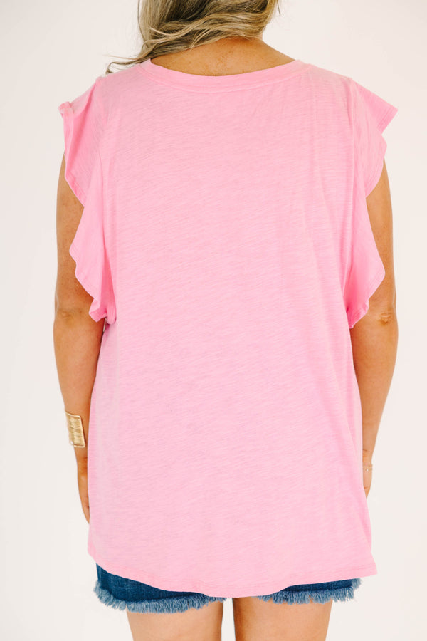 Plus Size light pink sleeveless top with ruffle shoulder details and blue denim frayed shorts.