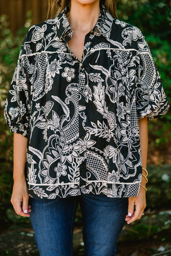Chic Soul plus size clothing, black to with a white paisley pattern and half sleeves 