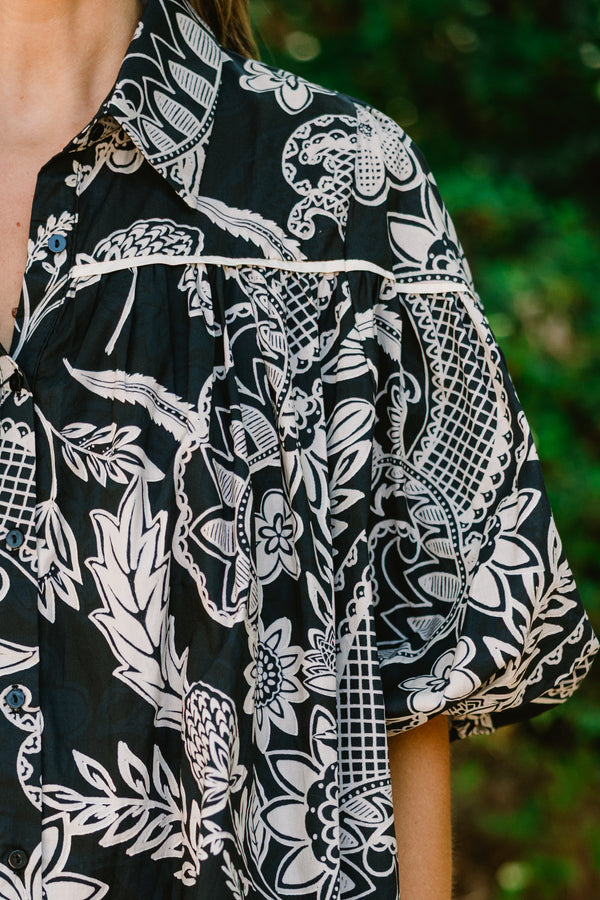 Chic Soul plus size clothing, black to with a white paisley pattern and half sleeves 