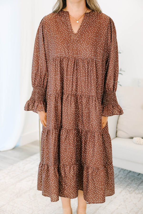 Plus Size brown polka dot tiered midi dress with a V-neckline and short puff sleeves.