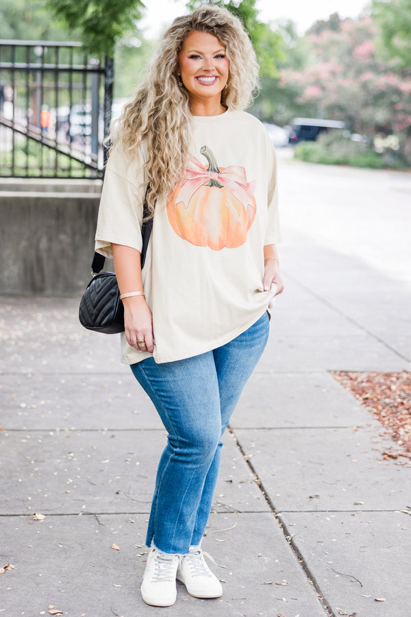 Chic Soul plus size clothing, beige short sleeve boyfriend tee with orange pumpkin graphic with a pink bow on the stem