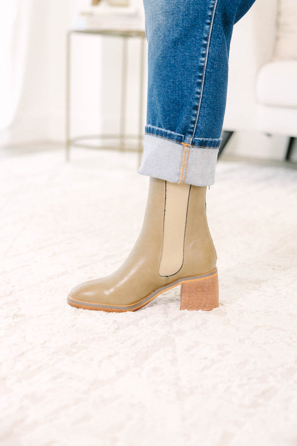 Plus Size brown leather Chelsea booties with a block heel and elastic side panels.