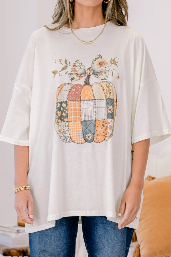 Chic Soul plus size clothing, ivory short sleeve boyfriend tee with patchwork pumpkin in the middle and a bow on the stem