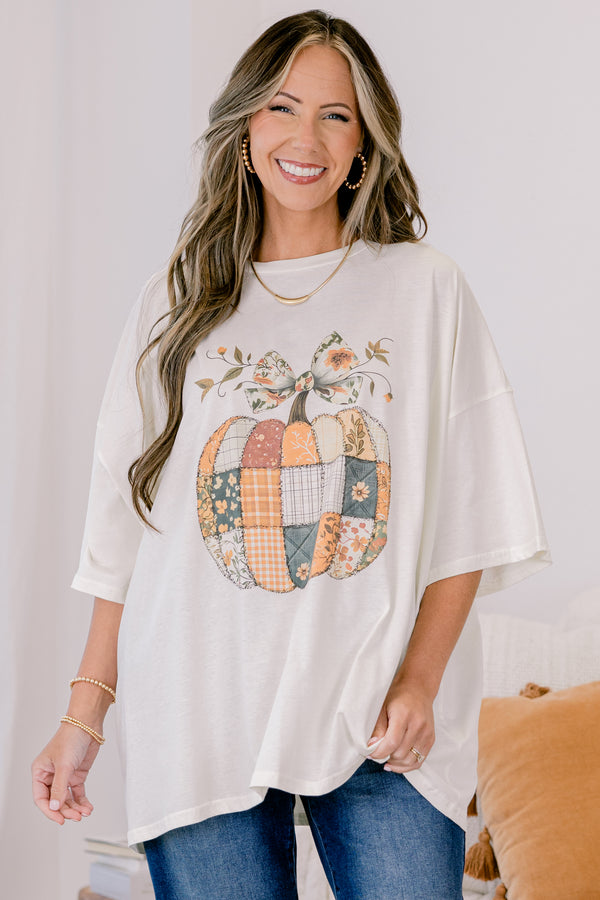 Chic Soul plus size clothing, ivory short sleeve boyfriend tee with patchwork pumpkin in the middle and a bow on the stem