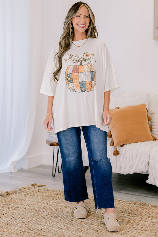 Chic Soul plus size clothing, ivory short sleeve boyfriend tee with patchwork pumpkin in the middle and a bow on the stem