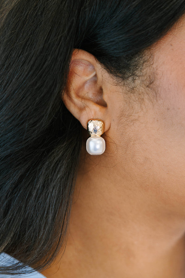 Plus Size gold stud earrings featuring a hammered metal square and a polished white pearl square.