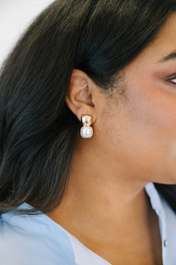 Plus Size gold stud earrings featuring a hammered metal square and a polished white pearl square.