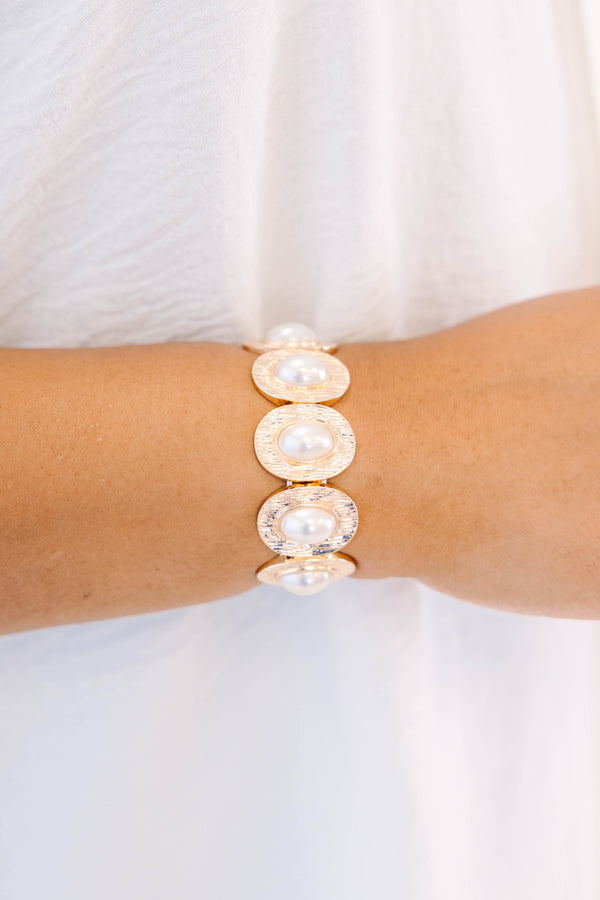 Plus Size gold textured oval link bracelet featuring white pearl centers.