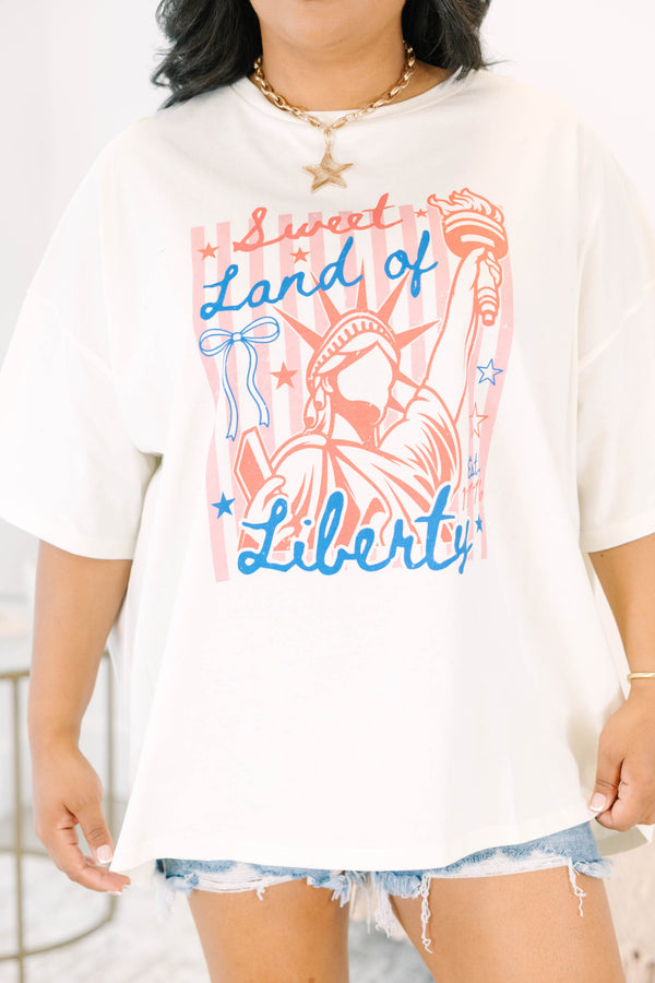 Plus Size ivory oversized boyfriend tee with a red and blue Statue of Liberty graphic.