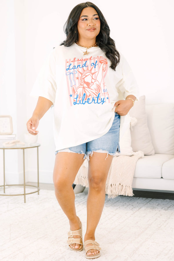 Plus Size ivory oversized boyfriend tee with a red and blue Statue of Liberty graphic.