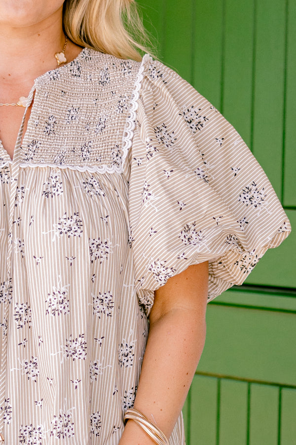 Chic Soul plus size clothing, beige dress with a small blue floral pattern and bubble sleeves