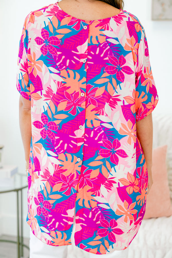 Chic Soul plus size clothing, fuchsia-magenta short sleeve floral tropical print top with flowy sleeves and high-low detail on bottom