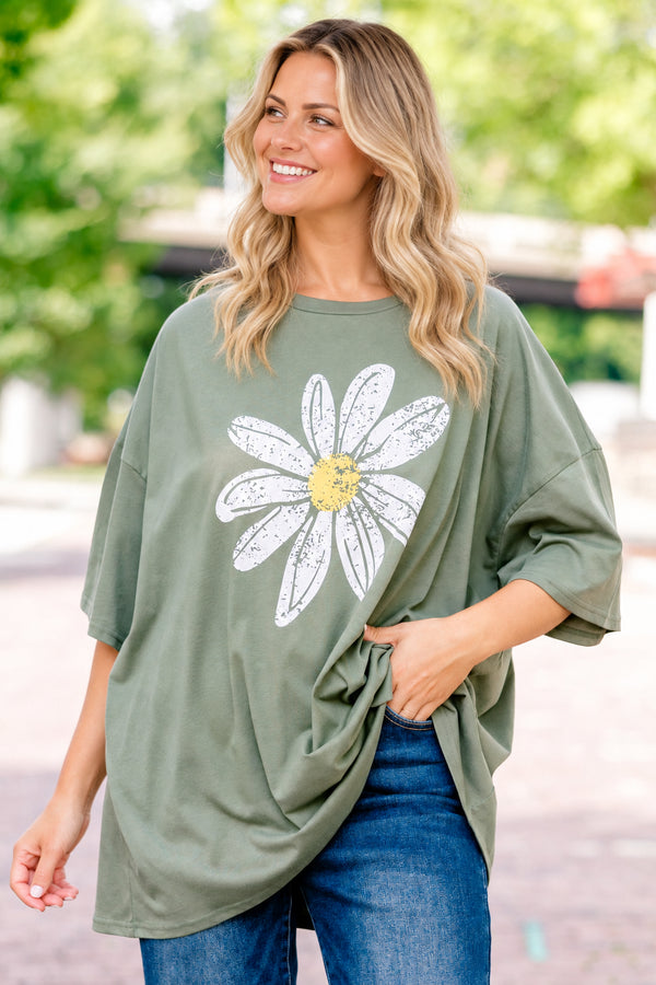 Chic Soul plus size clothing, Moss short sleeve graphic tee with a daisy graphic on the center of the shirt  