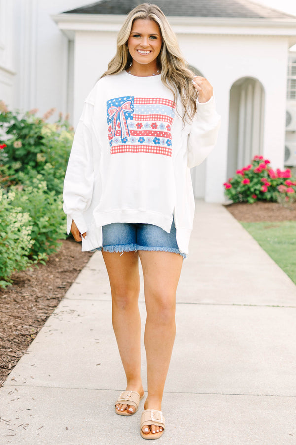 Plus Size ivory crew neck sweatshirt with a patriotic floral flag graphic and denim shorts.