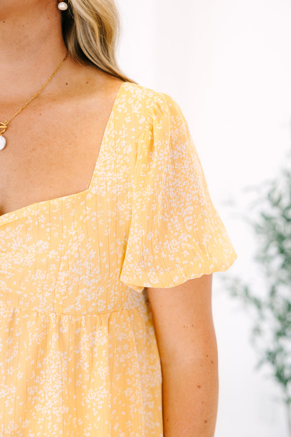 Plus Size yellow floral babydoll top with a sweetheart neckline and short puff sleeves.