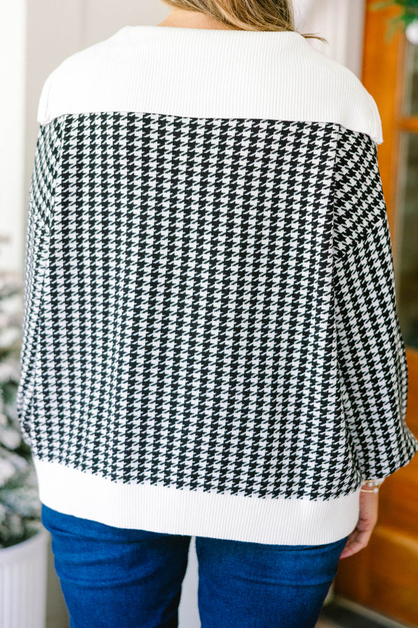 Chic Soul plus size clothing, black and white houndstooth pattern long sleeve quarter zip sweater with white dramatic collar and waistband and sleeve cuffs