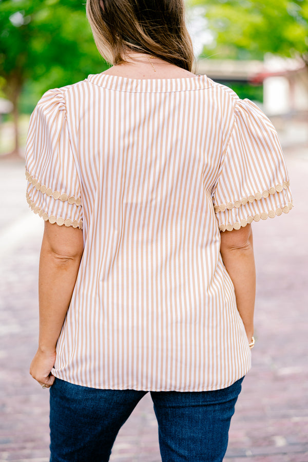 Chic Soul plus size clothing, brown striped top with flutter sleeves and a brow polka dot detail going down the center of the shirt and on the sleeves 